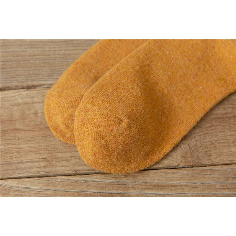 Thick and Warm Wool Socks for Autumn and Winter, Trendy Cartoon-style Retro Mid-calf Socks, Comfortable Short Socks